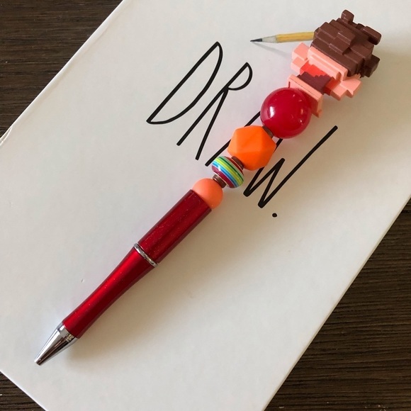 Disney Doorables: Wreak it Ralph: Pixel Ralph handmade beaded pen - Picture 3 of 3
